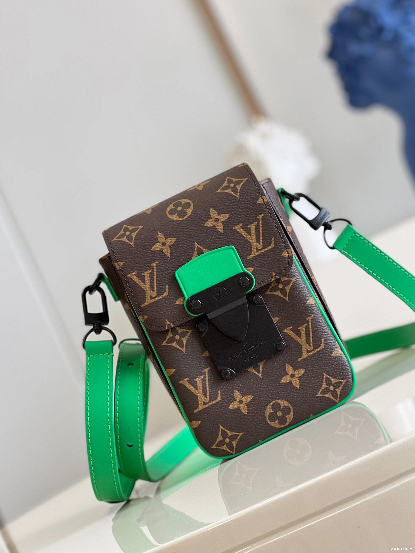 Cheap S-LOCK VERTICAL WEARABLE WALLET VUITTON LOUIS 0805